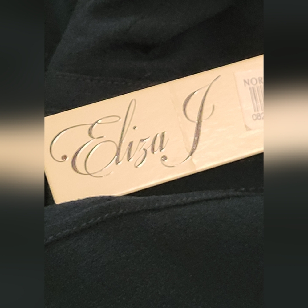 Eliza J Emerald Dress with Bow and Back Cutout NWT - Picture 9 of 13